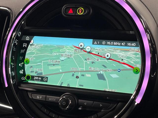 ＭＩＮＩ クーパーＤ　クロスオーバー　ペッパーパッケージ　アダプティブクルーズコントロール　インテリジェントセーフティ　純正ナビ　バックカメラ　純正黒塗装ＡＷ　電動リアゲート　Ｂｌｕｅｔｏｏｔｈ　ＬＥＤヘッドライト　アンビエントライト（6枚目）