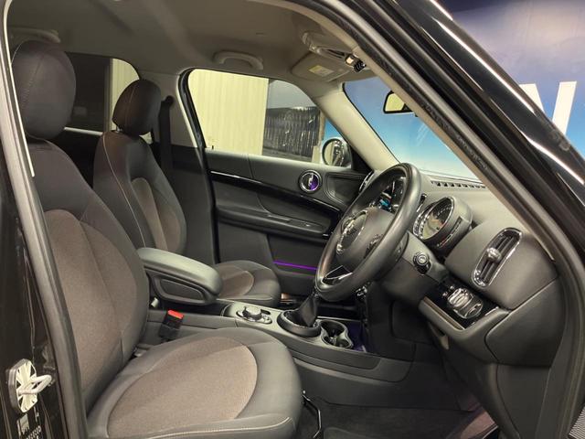 ＭＩＮＩ クーパーＤ　クロスオーバー　ペッパーパッケージ　アダプティブクルーズコントロール　インテリジェントセーフティ　純正ナビ　バックカメラ　純正黒塗装ＡＷ　電動リアゲート　Ｂｌｕｅｔｏｏｔｈ　ＬＥＤヘッドライト　アンビエントライト（9枚目）