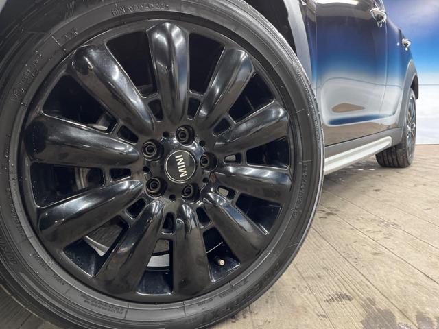 ＭＩＮＩ クーパーＤ　クロスオーバー　ペッパーパッケージ　アダプティブクルーズコントロール　インテリジェントセーフティ　純正ナビ　バックカメラ　純正黒塗装ＡＷ　電動リアゲート　Ｂｌｕｅｔｏｏｔｈ　ＬＥＤヘッドライト　アンビエントライト（14枚目）