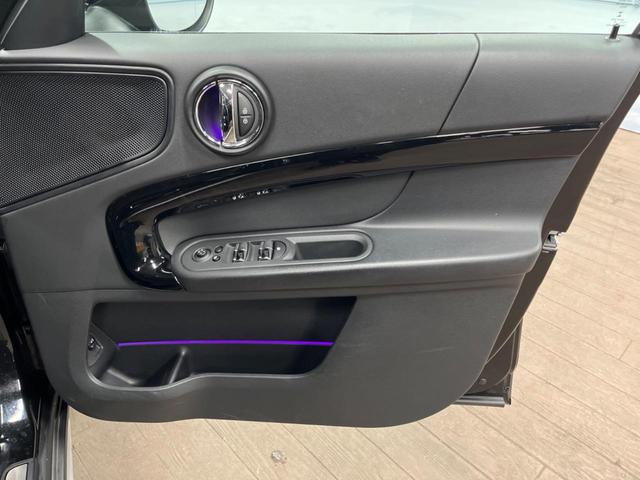 ＭＩＮＩ クーパーＤ　クロスオーバー　ペッパーパッケージ　アダプティブクルーズコントロール　インテリジェントセーフティ　純正ナビ　バックカメラ　純正黒塗装ＡＷ　電動リアゲート　Ｂｌｕｅｔｏｏｔｈ　ＬＥＤヘッドライト　アンビエントライト（32枚目）