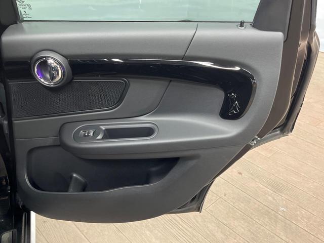 ＭＩＮＩ クーパーＤ　クロスオーバー　ペッパーパッケージ　アダプティブクルーズコントロール　インテリジェントセーフティ　純正ナビ　バックカメラ　純正黒塗装ＡＷ　電動リアゲート　Ｂｌｕｅｔｏｏｔｈ　ＬＥＤヘッドライト　アンビエントライト（34枚目）