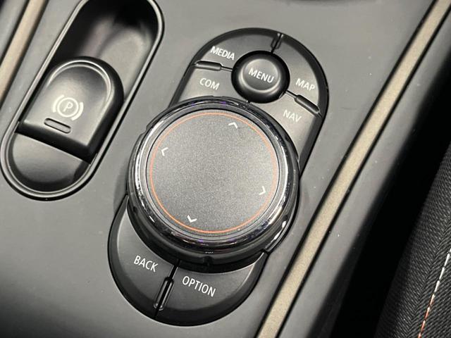 ＭＩＮＩ クーパーＤ　クロスオーバー　ペッパーパッケージ　アダプティブクルーズコントロール　インテリジェントセーフティ　純正ナビ　バックカメラ　純正黒塗装ＡＷ　電動リアゲート　Ｂｌｕｅｔｏｏｔｈ　ＬＥＤヘッドライト　アンビエントライト（44枚目）