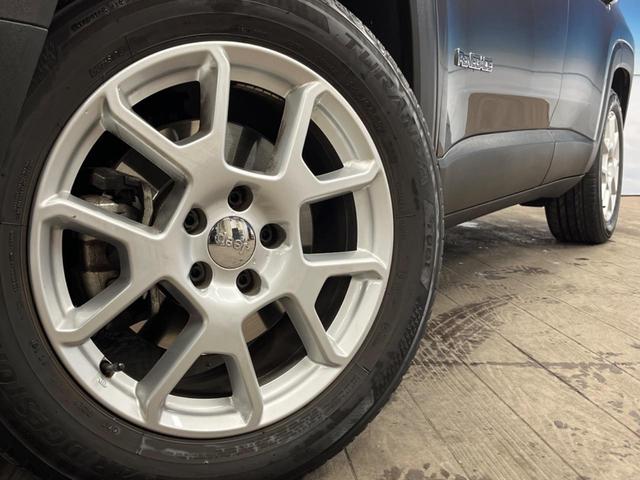 ジープ・レネゲード リミテッド　１オーナー　アダプティブクルーズコントロール　レーンアシスト　ブラインドスポットアシスト　黒革シート　シートヒーター　パワーシート　純正ナビ　ＡｐｐｌｅＣａｒＰｌａｙ　フルセグＴＶ　ＬＥＤヘッドライト（13枚目）