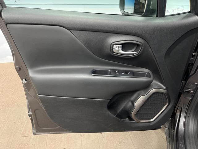 ジープ・レネゲード リミテッド　１オーナー　アダプティブクルーズコントロール　レーンアシスト　ブラインドスポットアシスト　黒革シート　シートヒーター　パワーシート　純正ナビ　ＡｐｐｌｅＣａｒＰｌａｙ　フルセグＴＶ　ＬＥＤヘッドライト（31枚目）