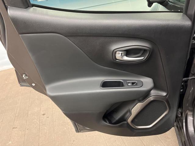 ジープ・レネゲード リミテッド　１オーナー　アダプティブクルーズコントロール　レーンアシスト　ブラインドスポットアシスト　黒革シート　シートヒーター　パワーシート　純正ナビ　ＡｐｐｌｅＣａｒＰｌａｙ　フルセグＴＶ　ＬＥＤヘッドライト（33枚目）