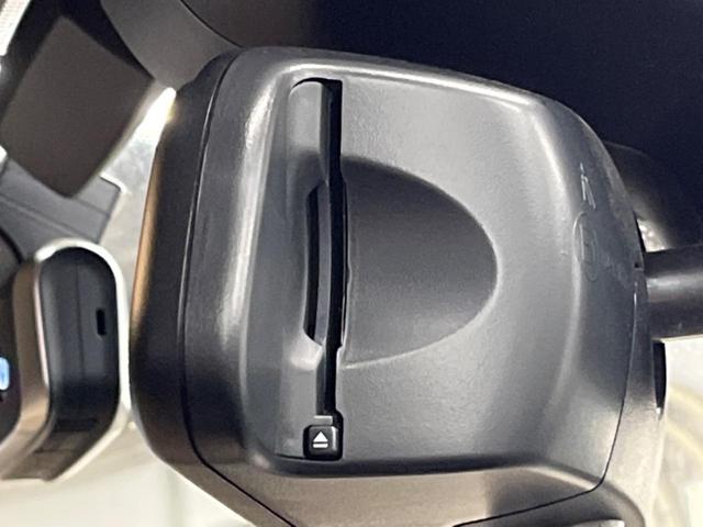 ２シリーズ ２１８ｄアクティブツアラー　ラグジュアリー　パーキングサポートパッケージ　コンフォートパッケージ　純正ナビ　ベージュ革シート　シートヒーター　パワーシート　ルームミラーＥＴＣ　ＬＥＤヘッドランプ　ドライビングアシスト　木目調インパネ　禁煙車（8枚目）