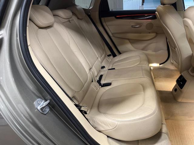 ２シリーズ ２１８ｄアクティブツアラー　ラグジュアリー　パーキングサポートパッケージ　コンフォートパッケージ　純正ナビ　ベージュ革シート　シートヒーター　パワーシート　ルームミラーＥＴＣ　ＬＥＤヘッドランプ　ドライビングアシスト　木目調インパネ　禁煙車（10枚目）