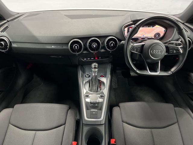 ＴＴクーペ ２．０ＴＦＳＩ　クワトロ　バーチャルコックピット　パーキングシステム　アドバンスドキー　ＬＥＤヘッドランプ　パワーシート　純正１８インチアルミ　ダイナミックターンインジケーター　革巻きステアリング　オートエアコン　ＥＴＣ（2枚目）