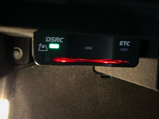 ＴＴクーペ ２．０ＴＦＳＩ　クワトロ　バーチャルコックピット　パーキングシステム　アドバンスドキー　ＬＥＤヘッドランプ　パワーシート　純正１８インチアルミ　ダイナミックターンインジケーター　革巻きステアリング　オートエアコン　ＥＴＣ（8枚目）