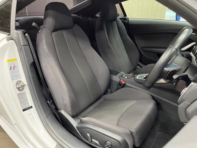 ＴＴクーペ ２．０ＴＦＳＩ　クワトロ　バーチャルコックピット　パーキングシステム　アドバンスドキー　ＬＥＤヘッドランプ　パワーシート　純正１８インチアルミ　ダイナミックターンインジケーター　革巻きステアリング　オートエアコン　ＥＴＣ（9枚目）