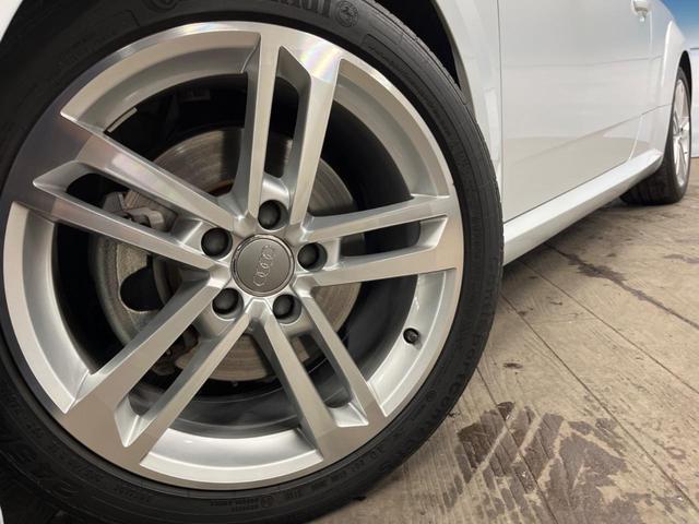 ＴＴクーペ ２．０ＴＦＳＩ　クワトロ　バーチャルコックピット　パーキングシステム　アドバンスドキー　ＬＥＤヘッドランプ　パワーシート　純正１８インチアルミ　ダイナミックターンインジケーター　革巻きステアリング　オートエアコン　ＥＴＣ（14枚目）