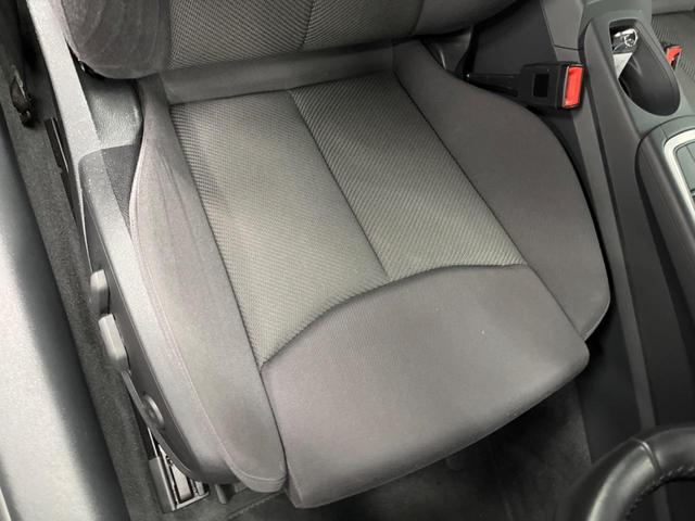 ＴＴクーペ ２．０ＴＦＳＩ　クワトロ　バーチャルコックピット　パーキングシステム　アドバンスドキー　ＬＥＤヘッドランプ　パワーシート　純正１８インチアルミ　ダイナミックターンインジケーター　革巻きステアリング　オートエアコン　ＥＴＣ（27枚目）