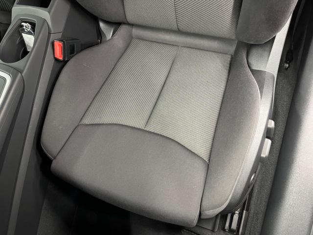 ＴＴクーペ ２．０ＴＦＳＩ　クワトロ　バーチャルコックピット　パーキングシステム　アドバンスドキー　ＬＥＤヘッドランプ　パワーシート　純正１８インチアルミ　ダイナミックターンインジケーター　革巻きステアリング　オートエアコン　ＥＴＣ（28枚目）