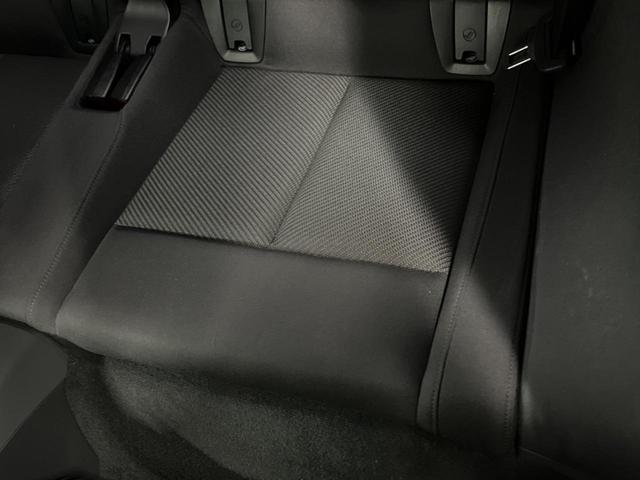 ＴＴクーペ ２．０ＴＦＳＩ　クワトロ　バーチャルコックピット　パーキングシステム　アドバンスドキー　ＬＥＤヘッドランプ　パワーシート　純正１８インチアルミ　ダイナミックターンインジケーター　革巻きステアリング　オートエアコン　ＥＴＣ（30枚目）