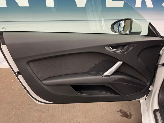 ＴＴクーペ ２．０ＴＦＳＩ　クワトロ　バーチャルコックピット　パーキングシステム　アドバンスドキー　ＬＥＤヘッドランプ　パワーシート　純正１８インチアルミ　ダイナミックターンインジケーター　革巻きステアリング　オートエアコン　ＥＴＣ（31枚目）