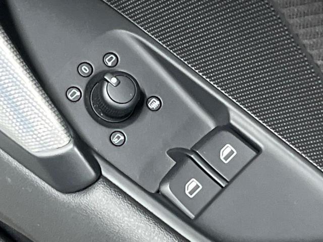 ＴＴクーペ ２．０ＴＦＳＩ　クワトロ　バーチャルコックピット　パーキングシステム　アドバンスドキー　ＬＥＤヘッドランプ　パワーシート　純正１８インチアルミ　ダイナミックターンインジケーター　革巻きステアリング　オートエアコン　ＥＴＣ（50枚目）