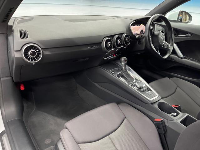 ＴＴクーペ ２．０ＴＦＳＩ　クワトロ　バーチャルコックピット　パーキングシステム　アドバンスドキー　ＬＥＤヘッドランプ　パワーシート　純正１８インチアルミ　ダイナミックターンインジケーター　革巻きステアリング　オートエアコン　ＥＴＣ（52枚目）
