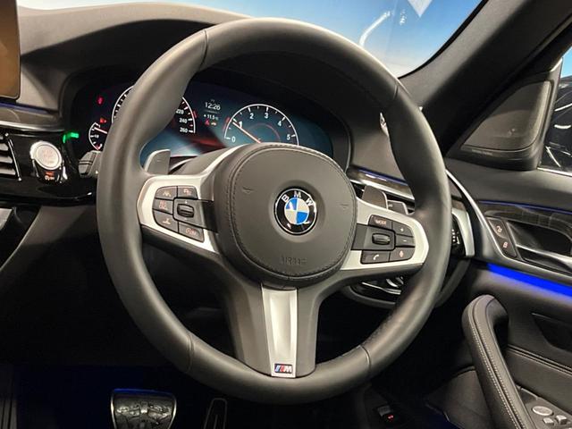 ５シリーズ ５３０ｉ　Ｍスポーツ　セレクトパッケージ　パーキングアシストプラス　ドライビングアシストプラス　純正ナビ　フルセグ　黒革シート　シートヒーター　パワーシート　パワーバックドア　ＬＥＤヘッドライト　ＬＥＤフォグライト　ＥＴＣ（11枚目）