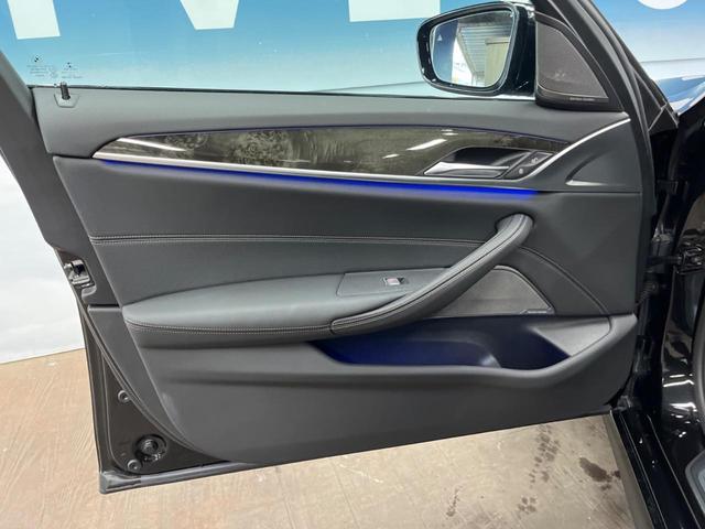 ５シリーズ ５３０ｉ　Ｍスポーツ　セレクトパッケージ　パーキングアシストプラス　ドライビングアシストプラス　純正ナビ　フルセグ　黒革シート　シートヒーター　パワーシート　パワーバックドア　ＬＥＤヘッドライト　ＬＥＤフォグライト　ＥＴＣ（31枚目）