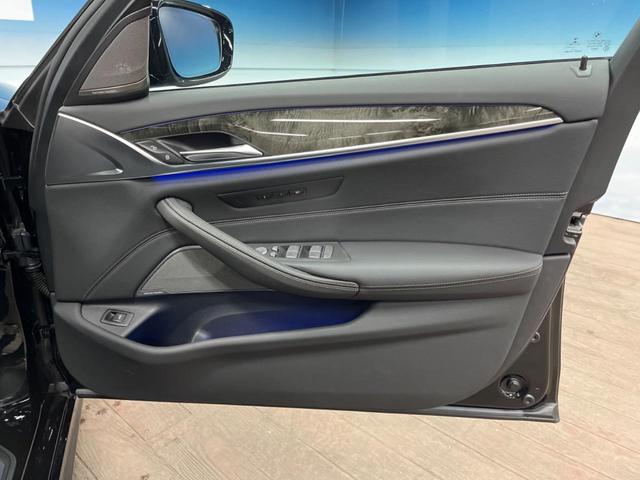 ５シリーズ ５３０ｉ　Ｍスポーツ　セレクトパッケージ　パーキングアシストプラス　ドライビングアシストプラス　純正ナビ　フルセグ　黒革シート　シートヒーター　パワーシート　パワーバックドア　ＬＥＤヘッドライト　ＬＥＤフォグライト　ＥＴＣ（32枚目）