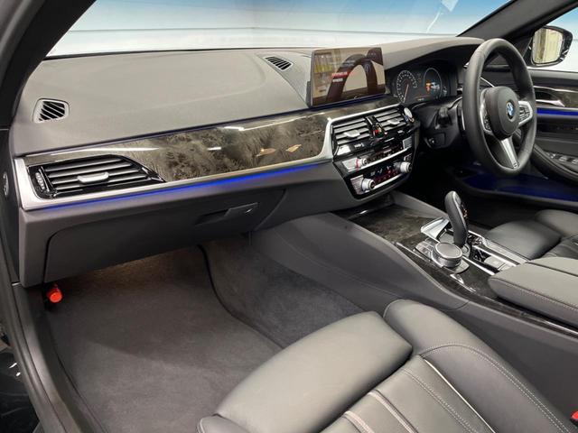 ５シリーズ ５３０ｉ　Ｍスポーツ　セレクトパッケージ　パーキングアシストプラス　ドライビングアシストプラス　純正ナビ　フルセグ　黒革シート　シートヒーター　パワーシート　パワーバックドア　ＬＥＤヘッドライト　ＬＥＤフォグライト　ＥＴＣ（68枚目）