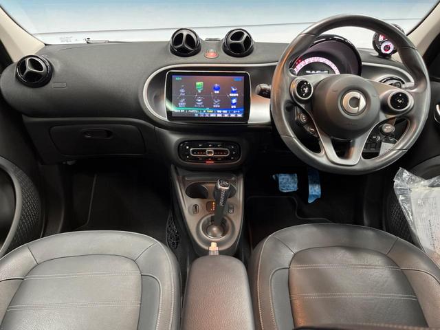 スマートフォーフォー BRABUS スポーツ ガラスルーフ ナビ バックカメラ レーンキーピングアシスト パークディスタンスコントロール フルセグ Bluetooth 黒革シート シートヒーター LEDヘッドライト オートエアコン ETC 禁煙車(2枚目)