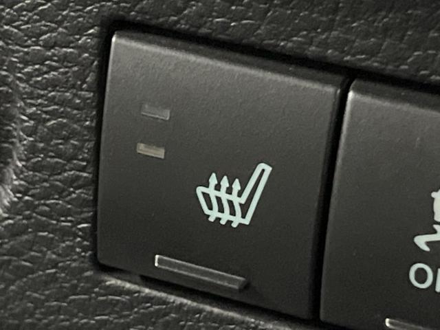 ジープ・ラングラーアンリミテッド サハラ　ナビ　サイド・バックカメラ　黒革シート　シートヒーター　クルーズコントロール　ダウンヒルアシスト　オートエアコン　フォグライト　オートライト　純正１８インチアルミホイール　Ｂｌｕｅｔｏｏｔｈ　ＥＴＣ（7枚目）