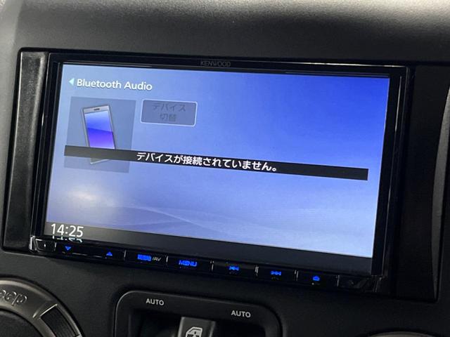 ジープ・ラングラーアンリミテッド サハラ　ナビ　サイド・バックカメラ　黒革シート　シートヒーター　クルーズコントロール　ダウンヒルアシスト　オートエアコン　フォグライト　オートライト　純正１８インチアルミホイール　Ｂｌｕｅｔｏｏｔｈ　ＥＴＣ（8枚目）