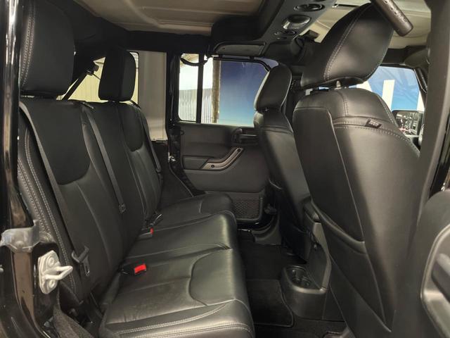 ジープ・ラングラーアンリミテッド サハラ　ナビ　サイド・バックカメラ　黒革シート　シートヒーター　クルーズコントロール　ダウンヒルアシスト　オートエアコン　フォグライト　オートライト　純正１８インチアルミホイール　Ｂｌｕｅｔｏｏｔｈ　ＥＴＣ（10枚目）