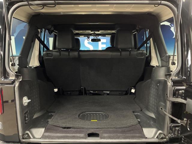 ジープ・ラングラーアンリミテッド サハラ　ナビ　サイド・バックカメラ　黒革シート　シートヒーター　クルーズコントロール　ダウンヒルアシスト　オートエアコン　フォグライト　オートライト　純正１８インチアルミホイール　Ｂｌｕｅｔｏｏｔｈ　ＥＴＣ（11枚目）