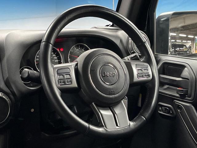 ジープ・ラングラーアンリミテッド サハラ　ナビ　サイド・バックカメラ　黒革シート　シートヒーター　クルーズコントロール　ダウンヒルアシスト　オートエアコン　フォグライト　オートライト　純正１８インチアルミホイール　Ｂｌｕｅｔｏｏｔｈ　ＥＴＣ（12枚目）