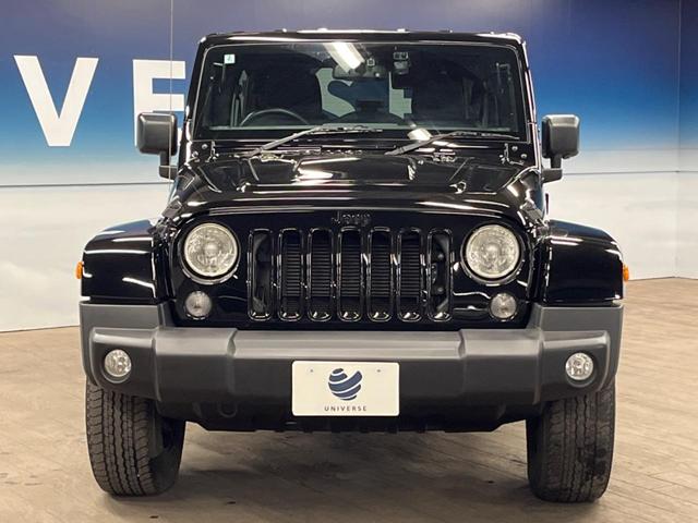 ジープ・ラングラーアンリミテッド サハラ　ナビ　サイド・バックカメラ　黒革シート　シートヒーター　クルーズコントロール　ダウンヒルアシスト　オートエアコン　フォグライト　オートライト　純正１８インチアルミホイール　Ｂｌｕｅｔｏｏｔｈ　ＥＴＣ（15枚目）