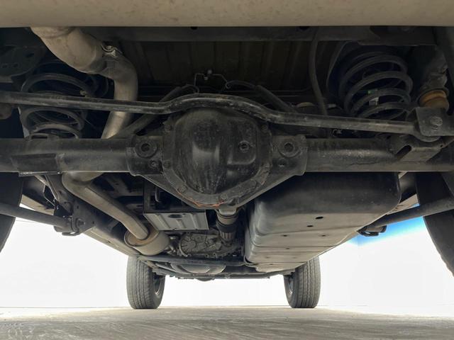 ジープ・ラングラーアンリミテッド サハラ　ナビ　サイド・バックカメラ　黒革シート　シートヒーター　クルーズコントロール　ダウンヒルアシスト　オートエアコン　フォグライト　オートライト　純正１８インチアルミホイール　Ｂｌｕｅｔｏｏｔｈ　ＥＴＣ（20枚目）