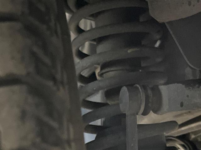 ジープ・ラングラーアンリミテッド サハラ　ナビ　サイド・バックカメラ　黒革シート　シートヒーター　クルーズコントロール　ダウンヒルアシスト　オートエアコン　フォグライト　オートライト　純正１８インチアルミホイール　Ｂｌｕｅｔｏｏｔｈ　ＥＴＣ（21枚目）