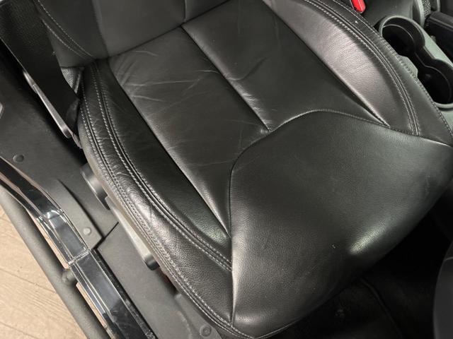 ジープ・ラングラーアンリミテッド サハラ　ナビ　サイド・バックカメラ　黒革シート　シートヒーター　クルーズコントロール　ダウンヒルアシスト　オートエアコン　フォグライト　オートライト　純正１８インチアルミホイール　Ｂｌｕｅｔｏｏｔｈ　ＥＴＣ（27枚目）