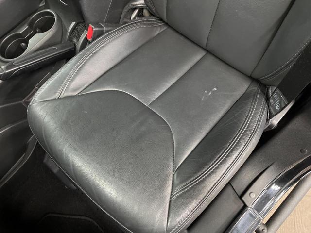 ジープ・ラングラーアンリミテッド サハラ　ナビ　サイド・バックカメラ　黒革シート　シートヒーター　クルーズコントロール　ダウンヒルアシスト　オートエアコン　フォグライト　オートライト　純正１８インチアルミホイール　Ｂｌｕｅｔｏｏｔｈ　ＥＴＣ（28枚目）