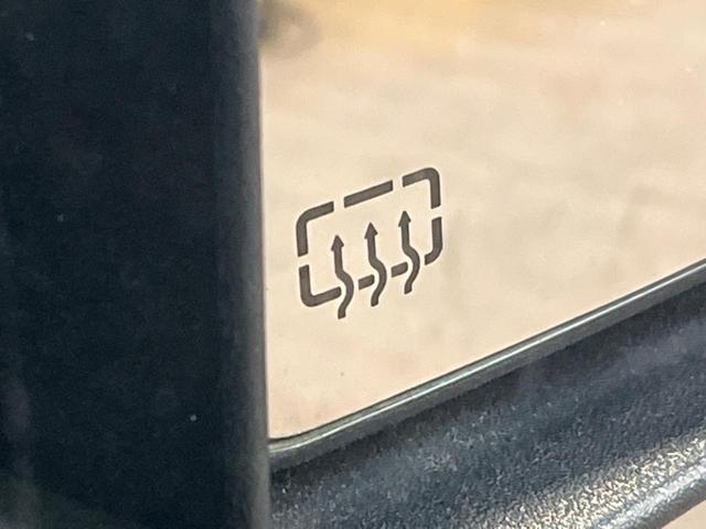 ジープ・ラングラーアンリミテッド サハラ　ナビ　サイド・バックカメラ　黒革シート　シートヒーター　クルーズコントロール　ダウンヒルアシスト　オートエアコン　フォグライト　オートライト　純正１８インチアルミホイール　Ｂｌｕｅｔｏｏｔｈ　ＥＴＣ（42枚目）