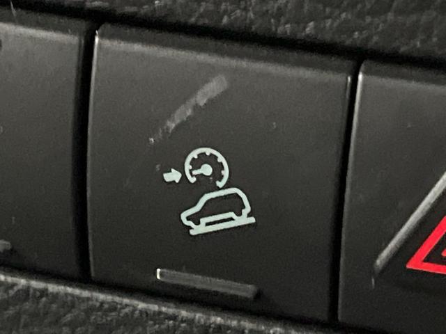 ジープ・ラングラーアンリミテッド サハラ　ナビ　サイド・バックカメラ　黒革シート　シートヒーター　クルーズコントロール　ダウンヒルアシスト　オートエアコン　フォグライト　オートライト　純正１８インチアルミホイール　Ｂｌｕｅｔｏｏｔｈ　ＥＴＣ（43枚目）