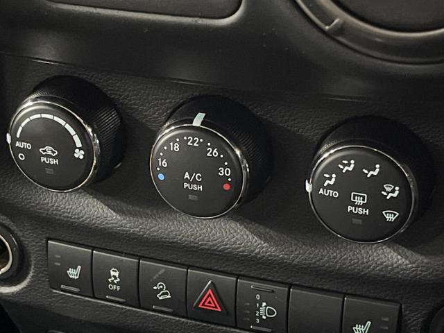 ジープ・ラングラーアンリミテッド サハラ　ナビ　サイド・バックカメラ　黒革シート　シートヒーター　クルーズコントロール　ダウンヒルアシスト　オートエアコン　フォグライト　オートライト　純正１８インチアルミホイール　Ｂｌｕｅｔｏｏｔｈ　ＥＴＣ（47枚目）