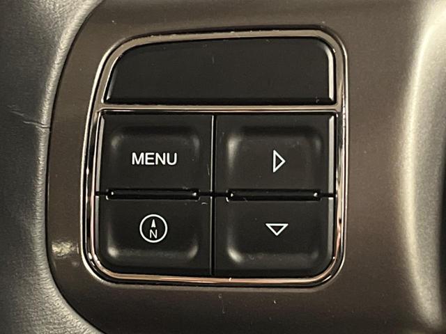 ジープ・ラングラーアンリミテッド サハラ　ナビ　サイド・バックカメラ　黒革シート　シートヒーター　クルーズコントロール　ダウンヒルアシスト　オートエアコン　フォグライト　オートライト　純正１８インチアルミホイール　Ｂｌｕｅｔｏｏｔｈ　ＥＴＣ（49枚目）