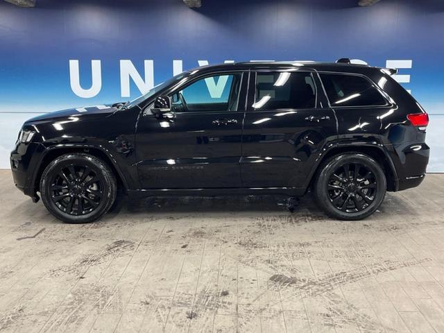 ジープ・グランドチェロキー アルティテュード 純正ナビ 地デジ リアビューカメラ 革/スエードコンビシート 純正20インチブラック塗装アルミ HIDヘッドランプ パワーシート シートヒーター スマートキー ETC(25枚目)