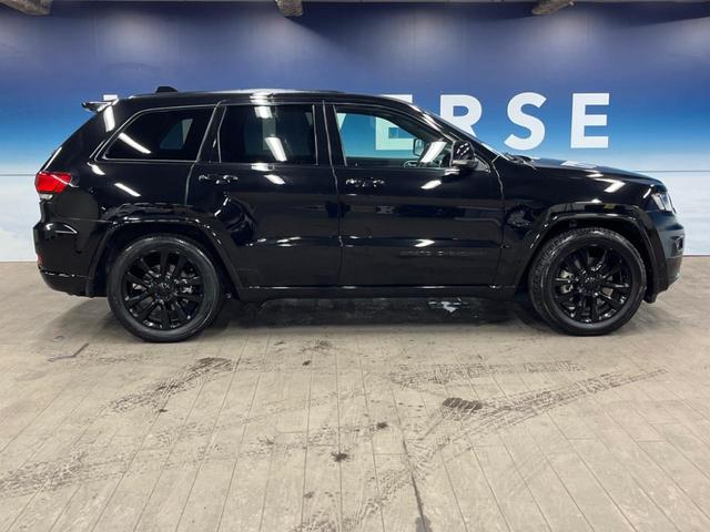 ジープ・グランドチェロキー アルティテュード 純正ナビ 地デジ リアビューカメラ 革/スエードコンビシート 純正20インチブラック塗装アルミ HIDヘッドランプ パワーシート シートヒーター スマートキー ETC(26枚目)