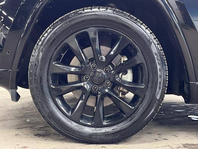 ジープ・グランドチェロキー アルティテュード 純正ナビ 地デジ リアビューカメラ 革/スエードコンビシート 純正20インチブラック塗装アルミ HIDヘッドランプ パワーシート シートヒーター スマートキー ETC(29枚目)