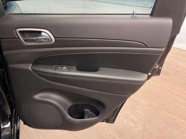 ジープ・グランドチェロキー アルティテュード 純正ナビ 地デジ リアビューカメラ 革/スエードコンビシート 純正20インチブラック塗装アルミ HIDヘッドランプ パワーシート シートヒーター スマートキー ETC(38枚目)