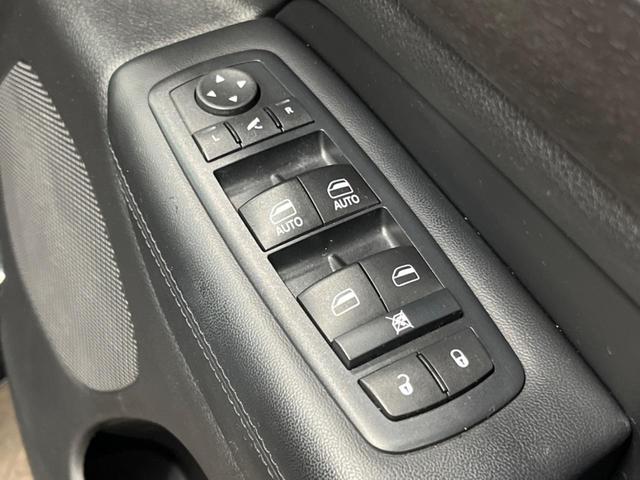 ジープ・グランドチェロキー アルティテュード 純正ナビ 地デジ リアビューカメラ 革/スエードコンビシート 純正20インチブラック塗装アルミ HIDヘッドランプ パワーシート シートヒーター スマートキー ETC(59枚目)