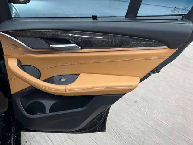 Ｘ３ ｘＤｒｉｖｅ　２０ｄ　Ｍスポーツハイラインパッケージ　セレクトパッケージ（パノラマサンルーフ／ｈａｒｍａｎｋａｒｄｏｎ）　ハイラインパッケージ（革シート／シートヒーター）　パーキングアシストプラス　ドライビングアシストプラス　純正ナビ　パワーバックドア（37枚目）