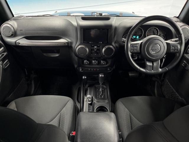 ジープ・ラングラーアンリミテッド スポーツ クルーズコントロール SDナビ フルセグTV Bluetooth ブラックハードトップ 禁煙車 純正17インチアルミ オートエアコン LEDヘッドライト フロントリアフォグランプ ETC(2枚目)