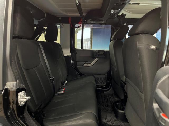 ジープ・ラングラーアンリミテッド スポーツ クルーズコントロール SDナビ フルセグTV Bluetooth ブラックハードトップ 禁煙車 純正17インチアルミ オートエアコン LEDヘッドライト フロントリアフォグランプ ETC(9枚目)