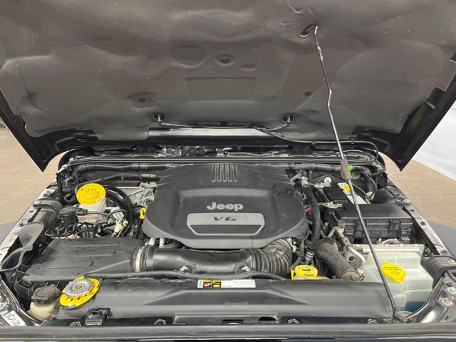 ジープ・ラングラーアンリミテッド スポーツ クルーズコントロール SDナビ フルセグTV Bluetooth ブラックハードトップ 禁煙車 純正17インチアルミ オートエアコン LEDヘッドライト フロントリアフォグランプ ETC(18枚目)