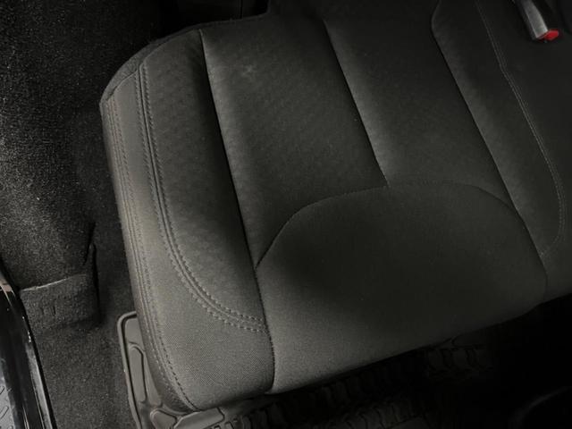 ジープ・ラングラーアンリミテッド スポーツ クルーズコントロール SDナビ フルセグTV Bluetooth ブラックハードトップ 禁煙車 純正17インチアルミ オートエアコン LEDヘッドライト フロントリアフォグランプ ETC(27枚目)